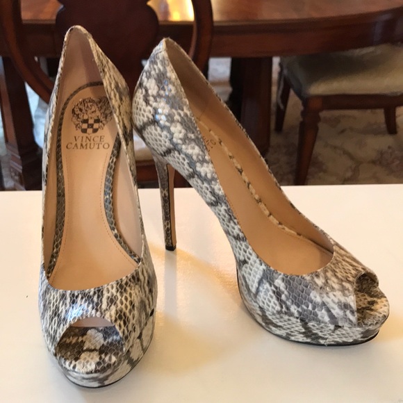 Vince camuto snakeskin pumps Clearance
